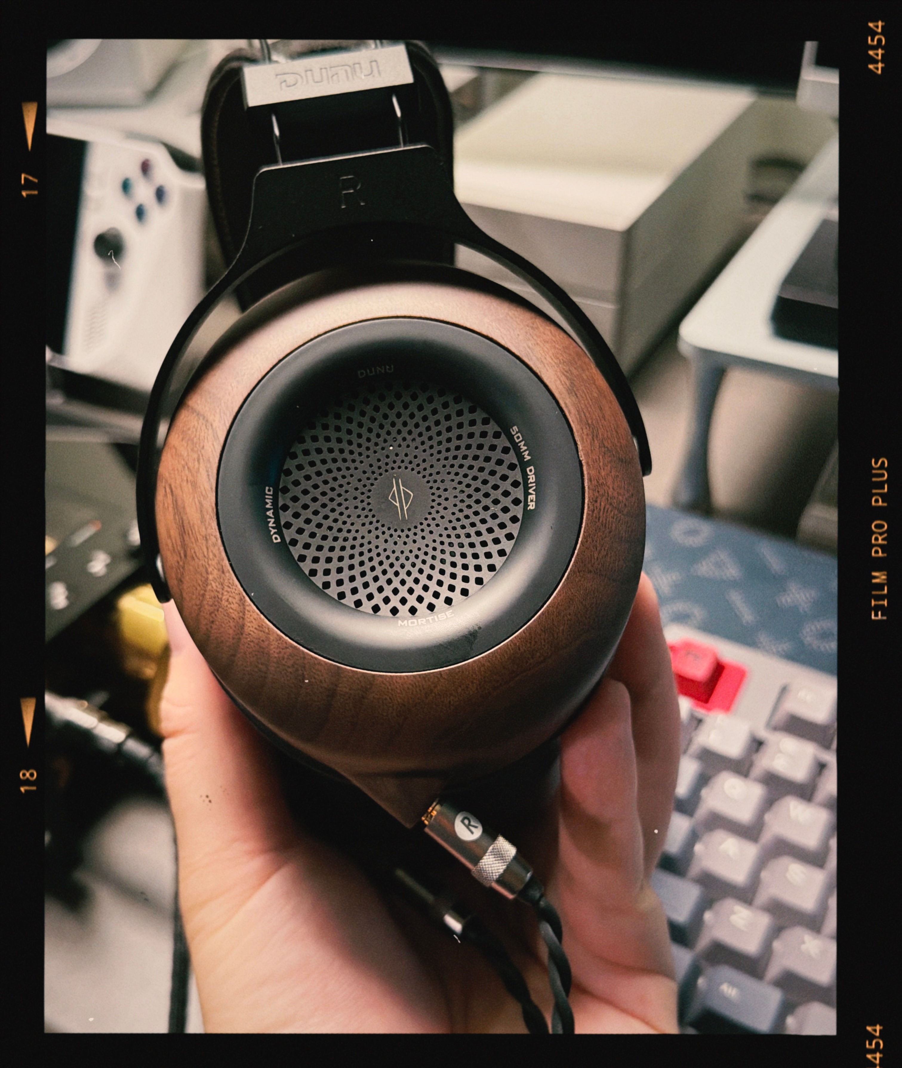 有线耳机爆火原因 凑合听听有线耳机吧