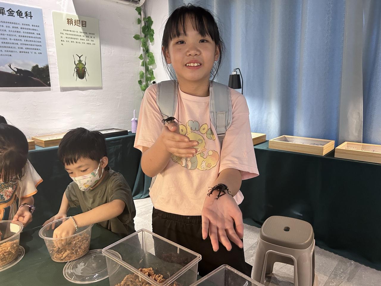 小小的一片天
依然可以让你感受
每个生命不同的精彩

大自然以其开放包容的姿态接
