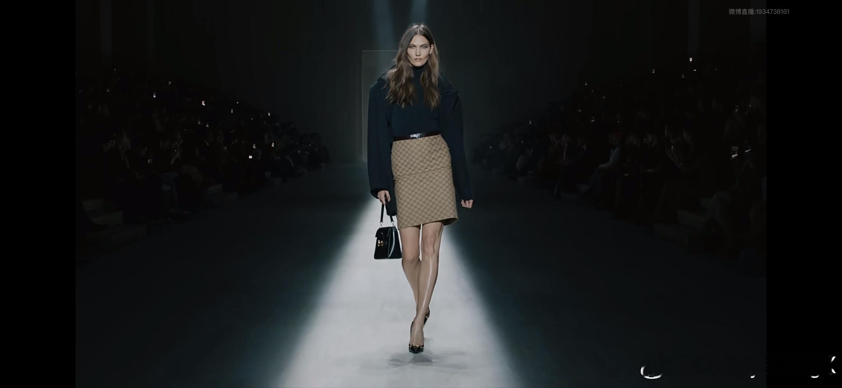 Gucci大秀妈呀看前面模特就知道这鞋有多难走，还在想这种T台有小K就太合适了结