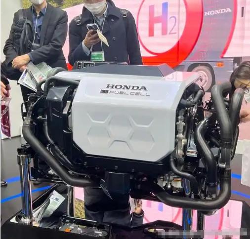 日本最先研究出了氢能电池，于是日本申请了上千个专利，独家生产，等着躺着挣钱，结果