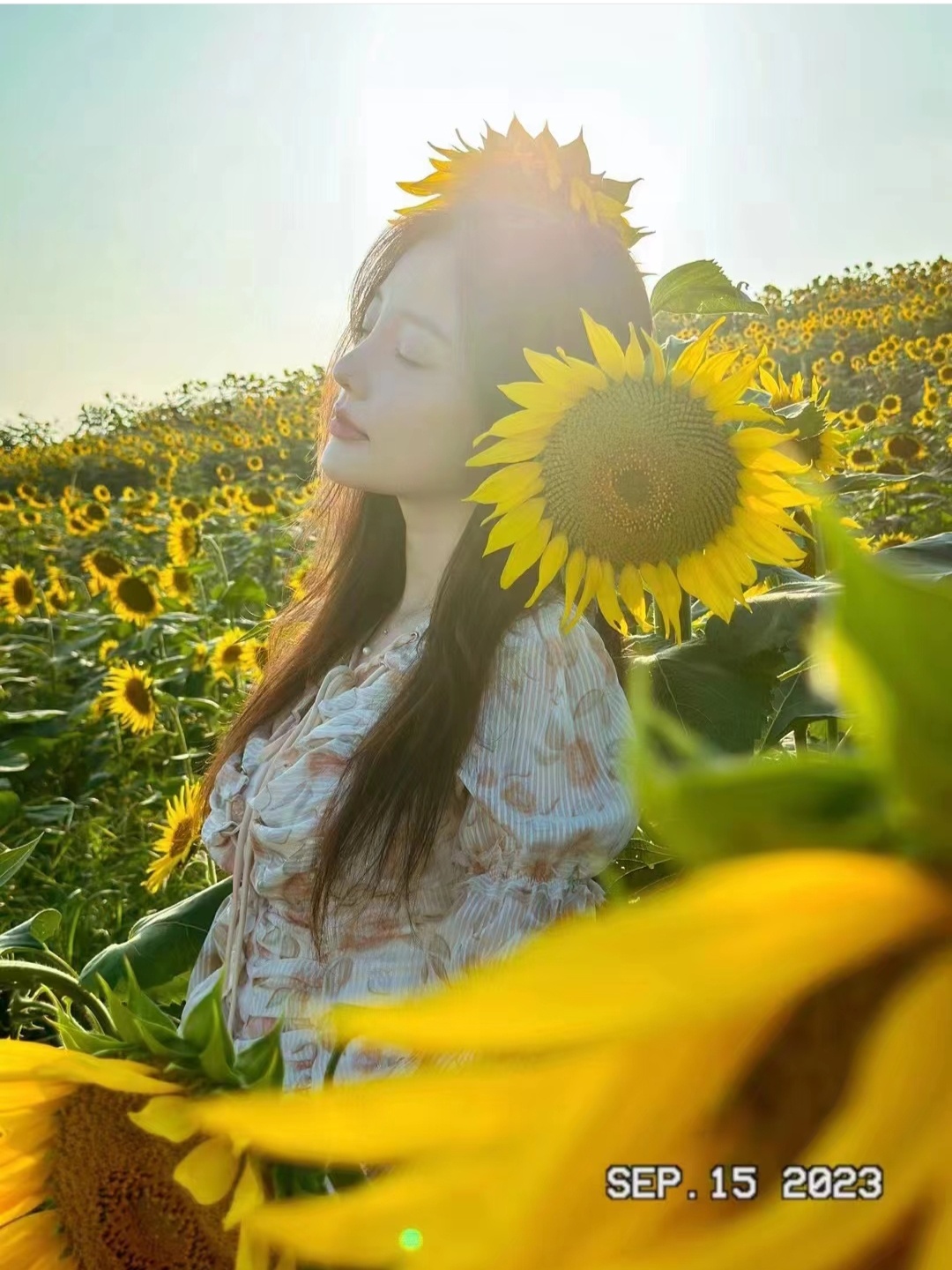 爱你工作时的才华与美丽，也爱你生活中的热情与自在。一分一秒，岁岁年年，关注与牵挂