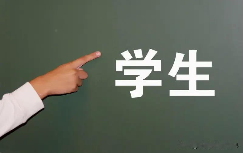 学生说“想杀猪” 校长老师凑钱安排 云南弥勒这所职校的校长太暖了！学生随口一提想