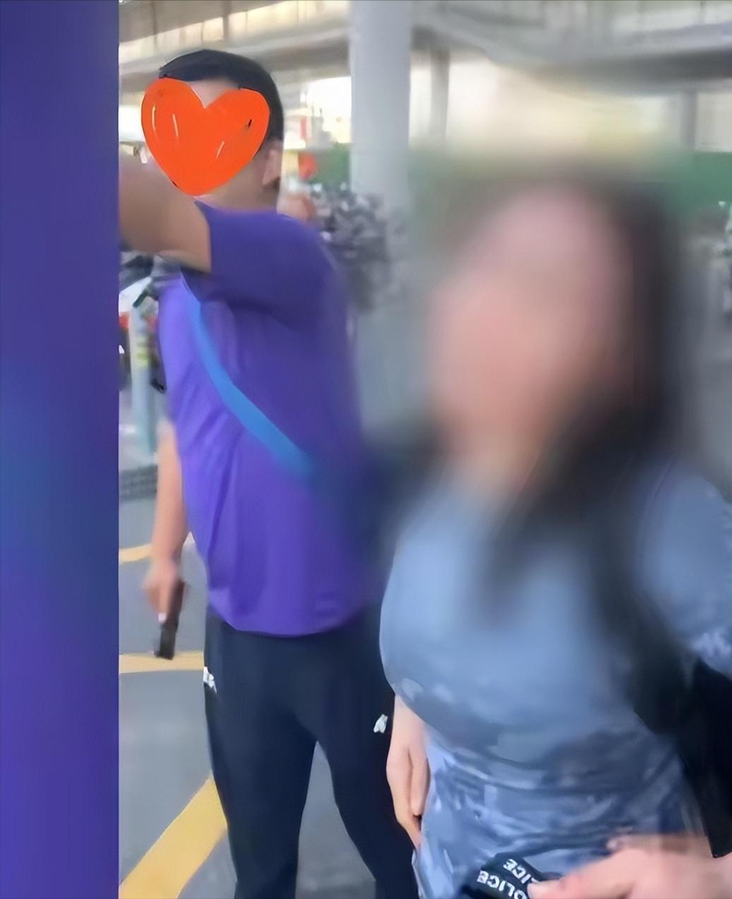 跪在地上的这个女人就是泸州公交商城白骨案的嫌疑人之一！她被捕之时居然穿的是Guc