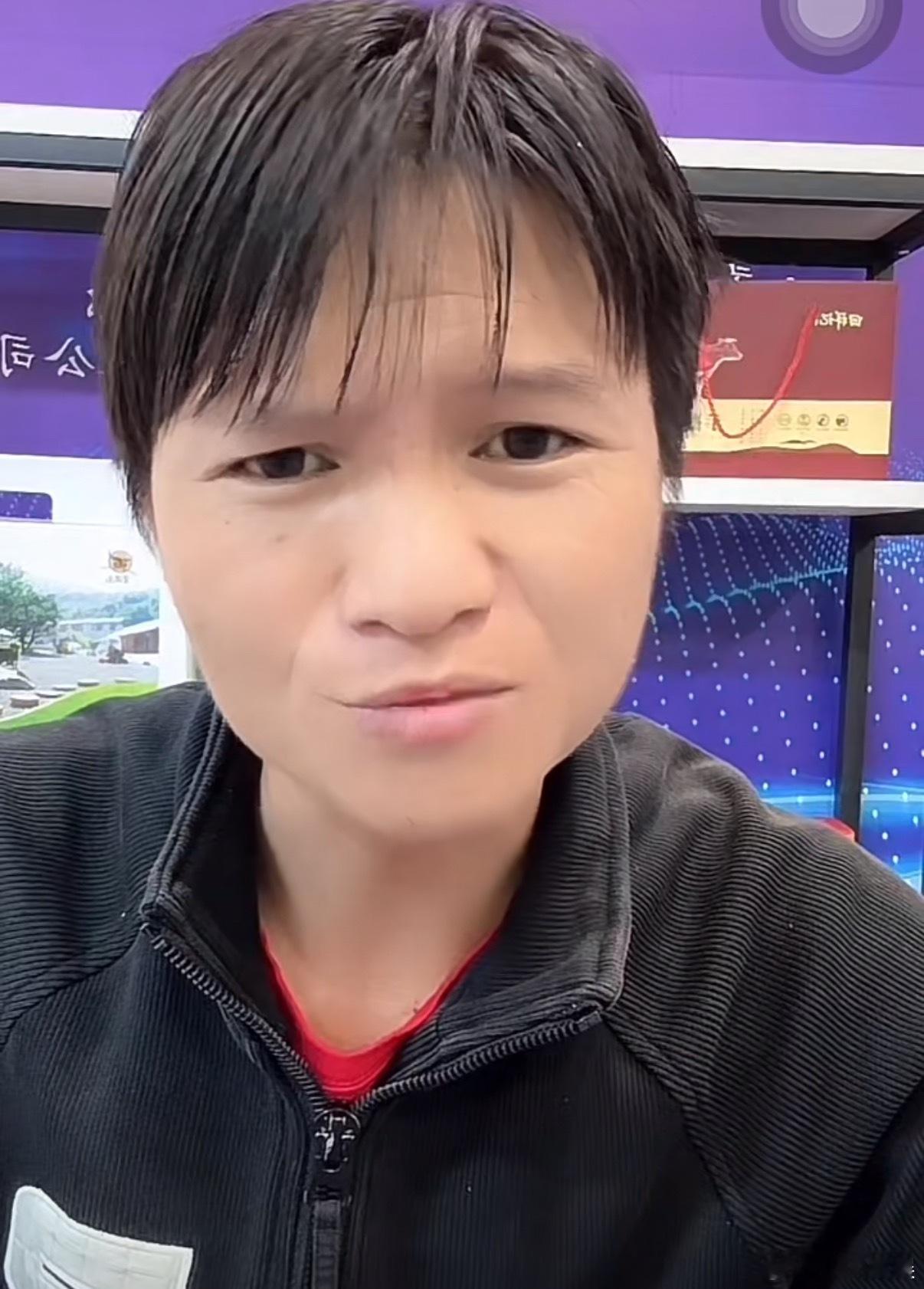 上拉如真是一手的好牌全都打没了，天天的本来好好对小英就能拥有个好名声就能安稳有钱