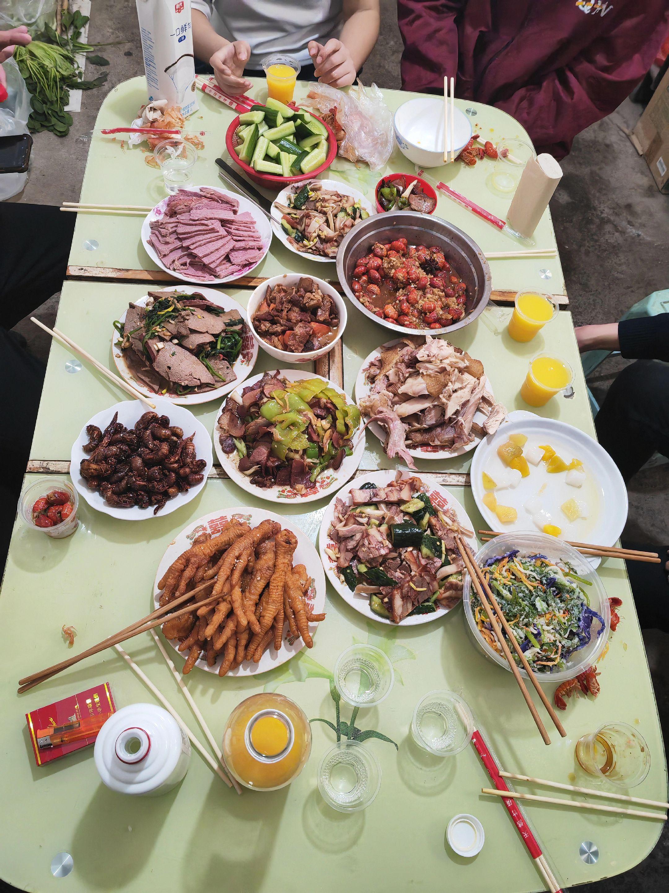 酒逢知己千杯少。