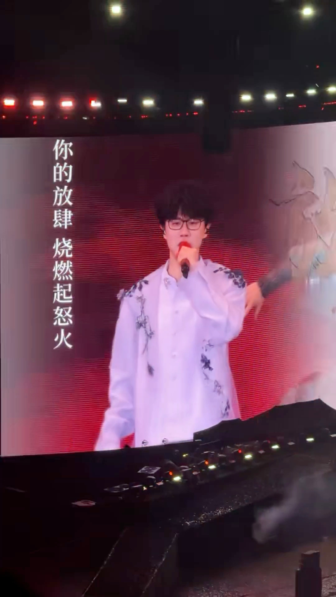 许嵩wink 救命！许嵩这wink杀伤力超标[流鼻血] 表面淡定音乐人，一秒放电