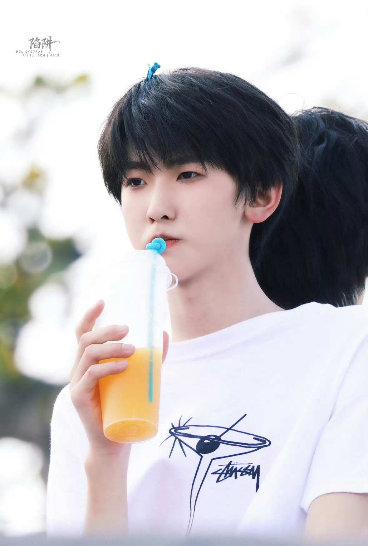 左奇函新剧拍摄路透，四代第一rap担、第一鼓手、甜酷ace、还是全能主舞、全能主