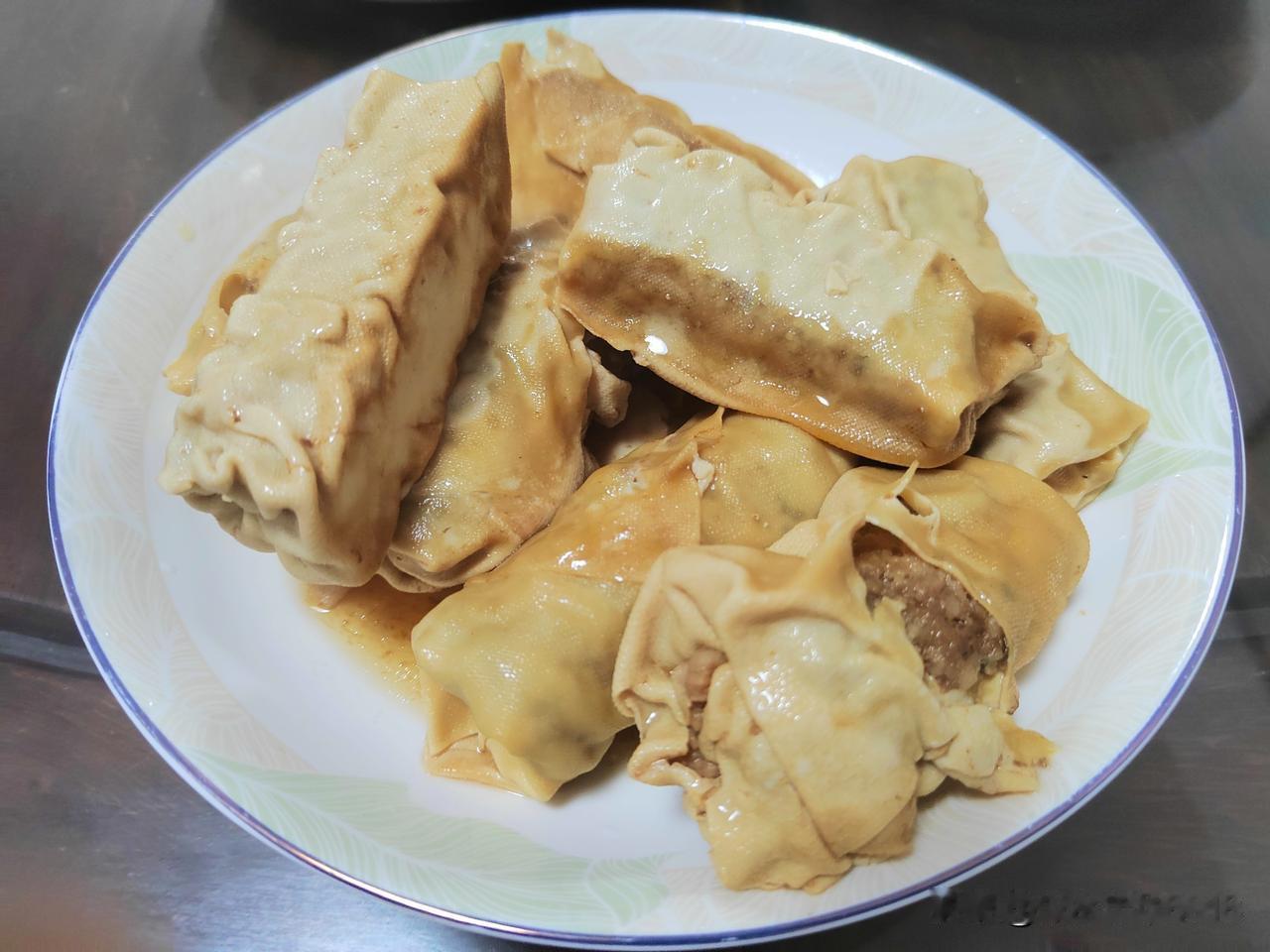今天父亲节恰逢夏至节气，美好双向相逢，祝父亲们节日快乐！父爱有痕，岁月无迹，今天