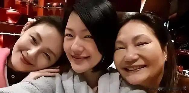 S家的御用记者出来喊话：

“只要看见汪小菲和孩子们过得好，S妈就特别生气。”