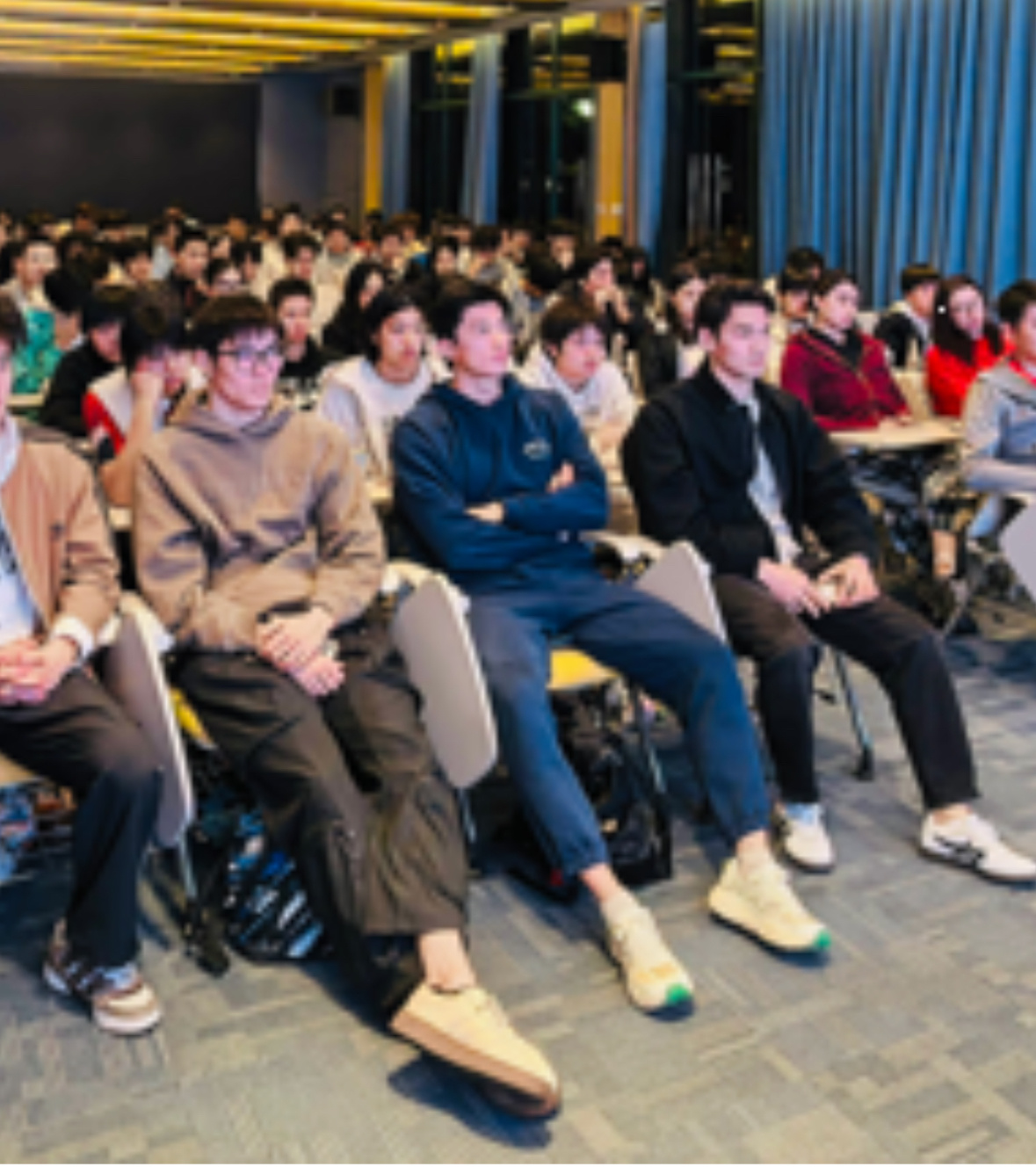 感觉稍微清晰一丢丢……好帅啊汪顺[泪][泪][泪] 这是我哥哥哇哇 ​​​