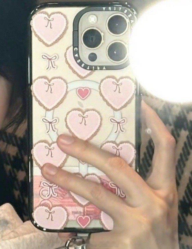 笑死我了，原来不止我会在手机壳后面塞钱