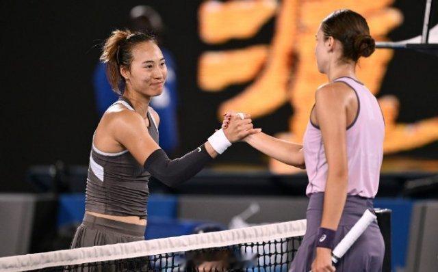 李娜差点扔了法网冠军奖杯  银质奖杯会发黑，本欲丢弃。 得知有法网冠军身份加持，