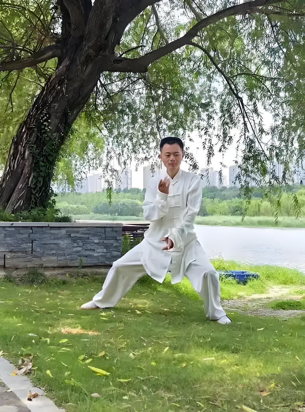 【太极练得越慢越好吗？真相让你大吃一惊！】

你是不是一直以为，太极越慢越好？是