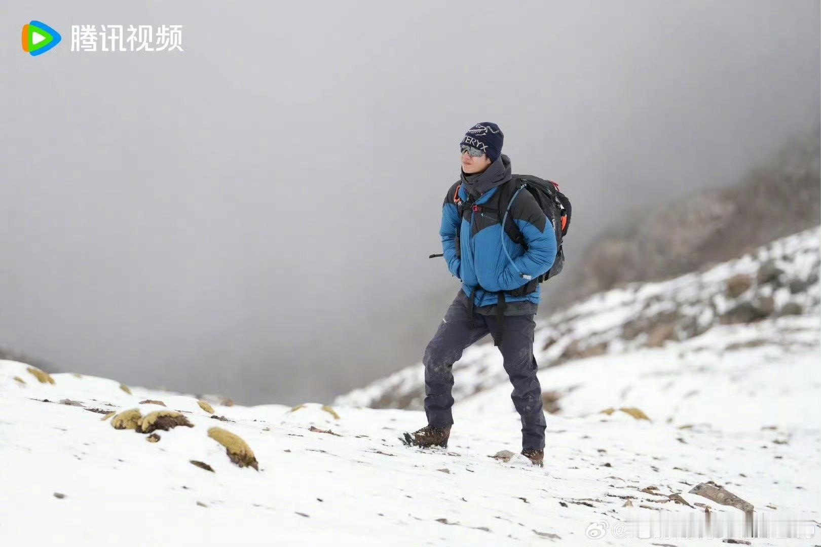 王一博又爬山又凿冰，又去攀冰岩的世界就是一个巨大的欢乐场在他这里彻底实现了 