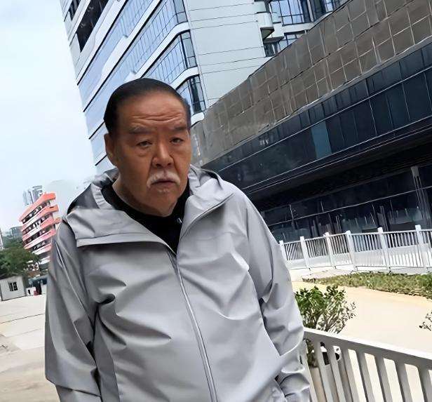 郑则仕破产，公司欠下1700万外债，走投无路之际，他给昔日好友周润发拨去了电话“