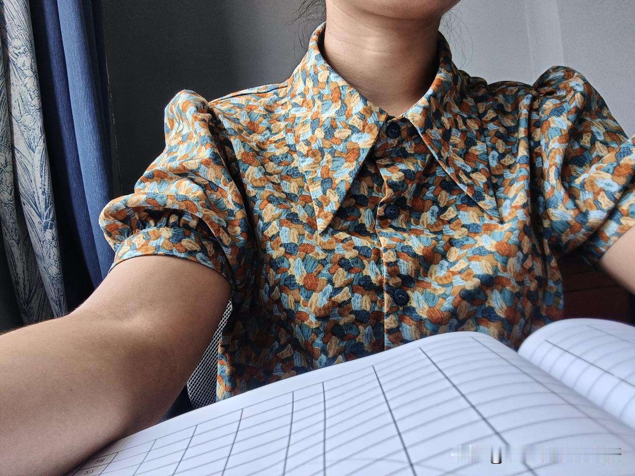 如果你发现衣服那么多却不知道穿哪一件，你应该对自己说：一个有趣的灵魂根本不需要华