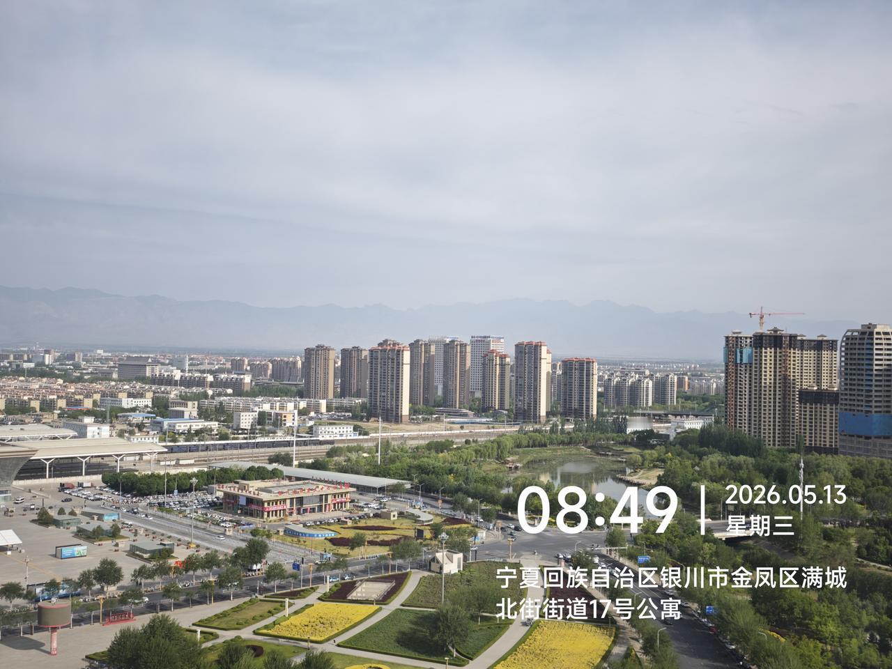2026年5月8日，我和华妹子一起首次飞抵银川旅游。
一落地就发觉银川和江城武汉