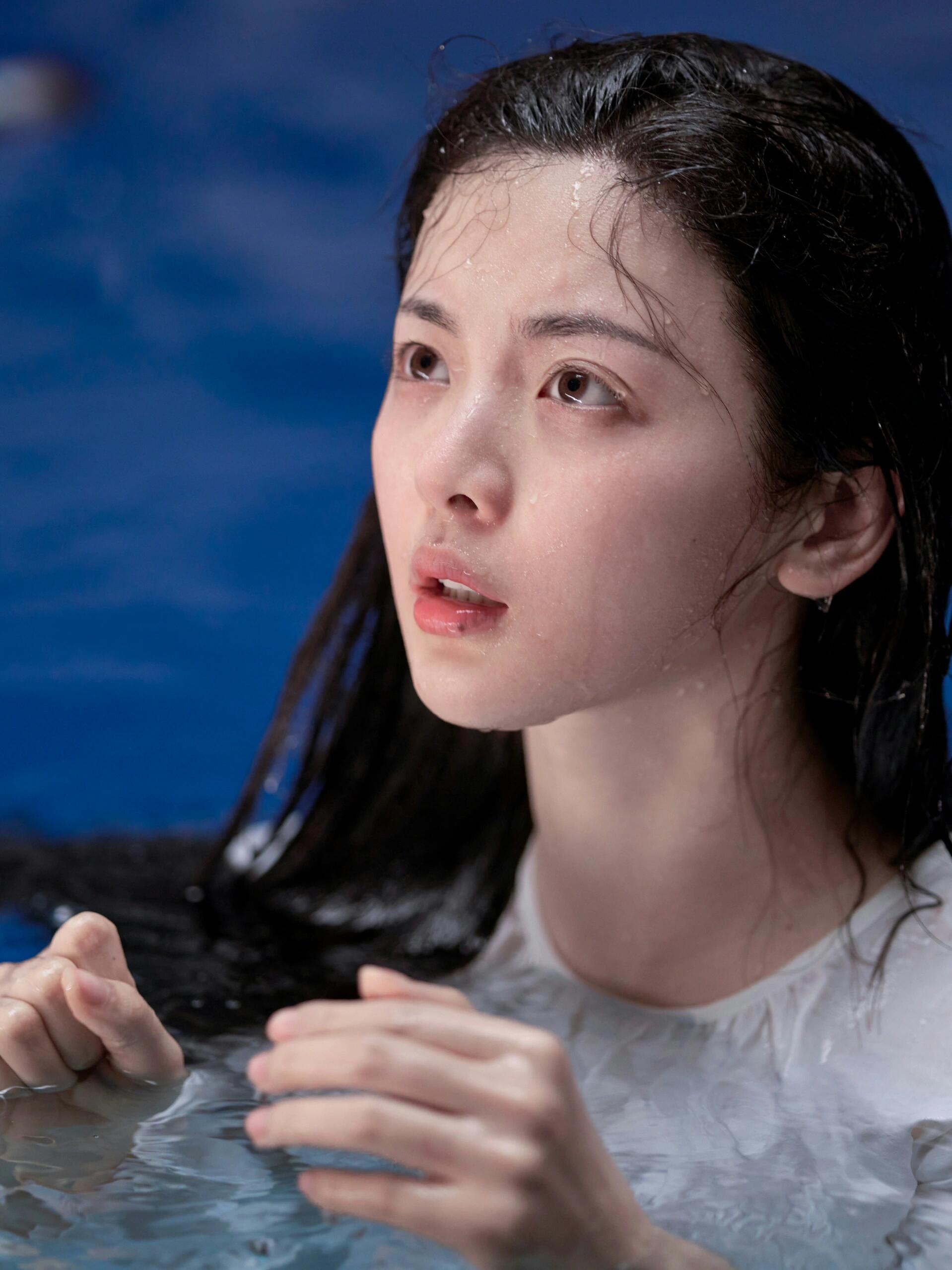 杨超越告诉你什么才是真素颜美女❗️❗️其他女明星卸妆后不是两眼无神就是皮肤暗沉，