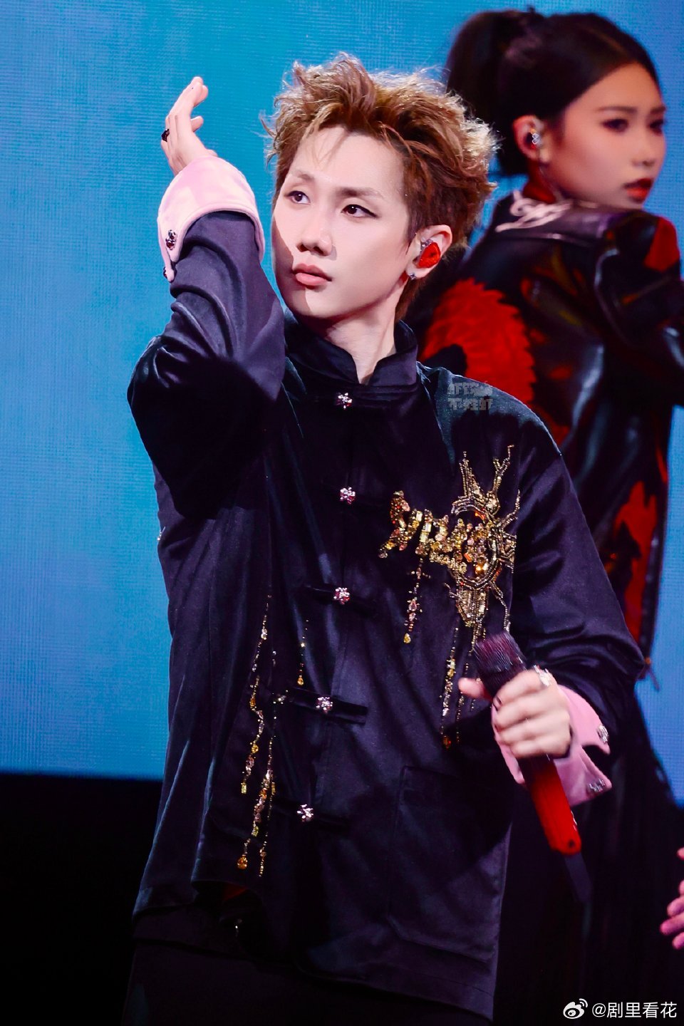 汪苏泷墨尔本演唱会上座率 墨尔本演唱会被汪苏泷承包，上座率堪称满分，全场紫海应援