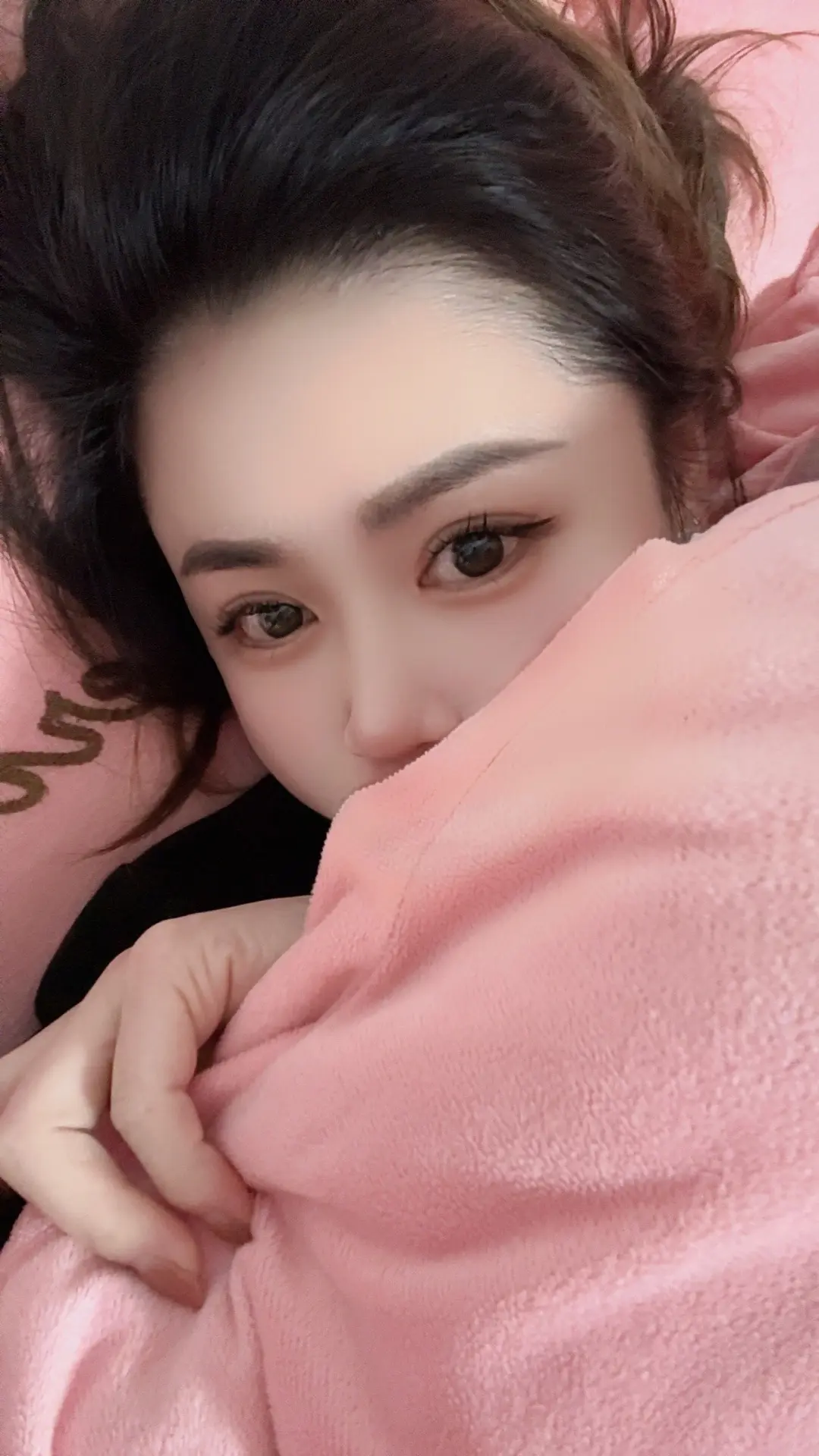 两个小时都没有把手脚捂热，看来得买个电热毯了