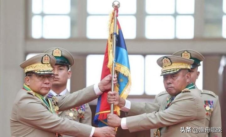 敏昂莱卸任军职参选副总统，缅甸权力布局迎来关键转折点

缅甸军方高层交接，耶温乌