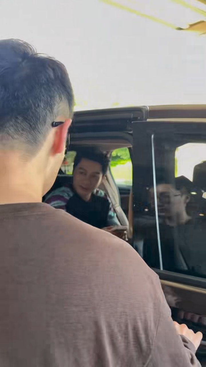 李晨来了也得吃红牌宋小宝也是没放过李晨 象牙山足球名场面诞生！不管嘉宾是谁，到宋
