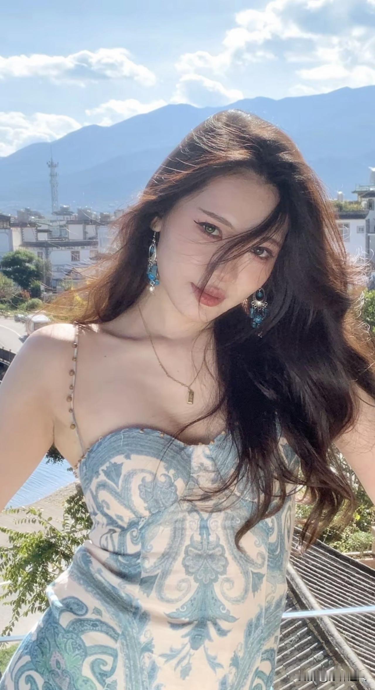 新思维：掌声听不够，批评受不了

掌声，是人间最动听的赞许。它像一束暖光，驱散心