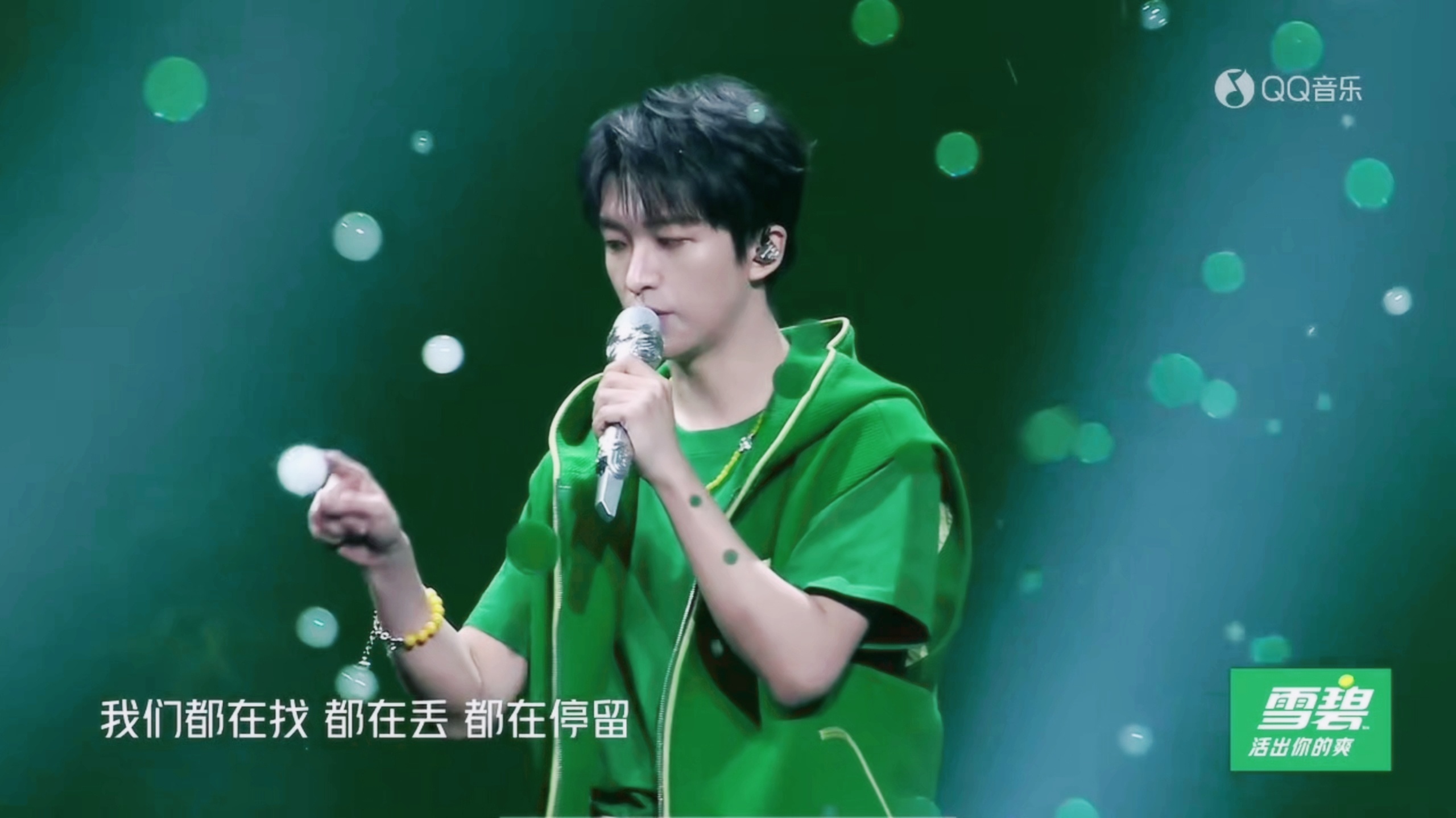 勤劳的狗狗师傅开启了一天的戳泡泡工作🫧 ​​​