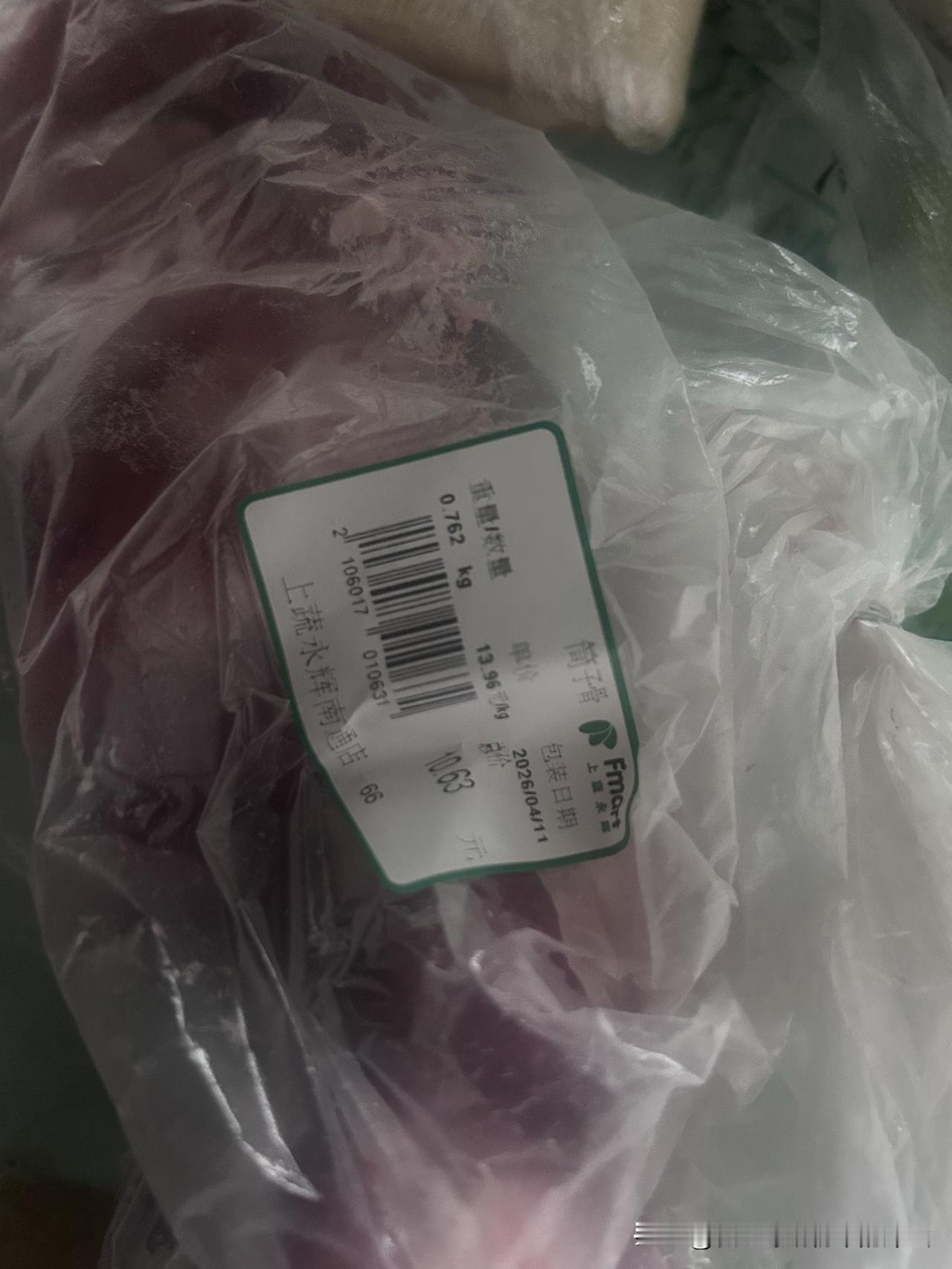 筒子骨，也就是猪大腿部位粗壮的骨头，那可是不少人餐桌上的心头好。它营养丰富，含有