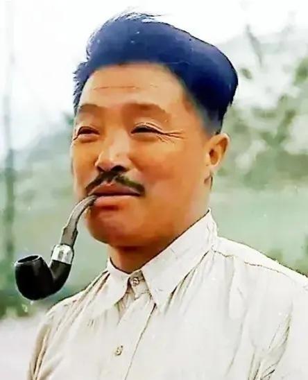 1947年7月23日，小河会议结束后，毛主席突然找到贺龙，神色凝重地说：“有句话