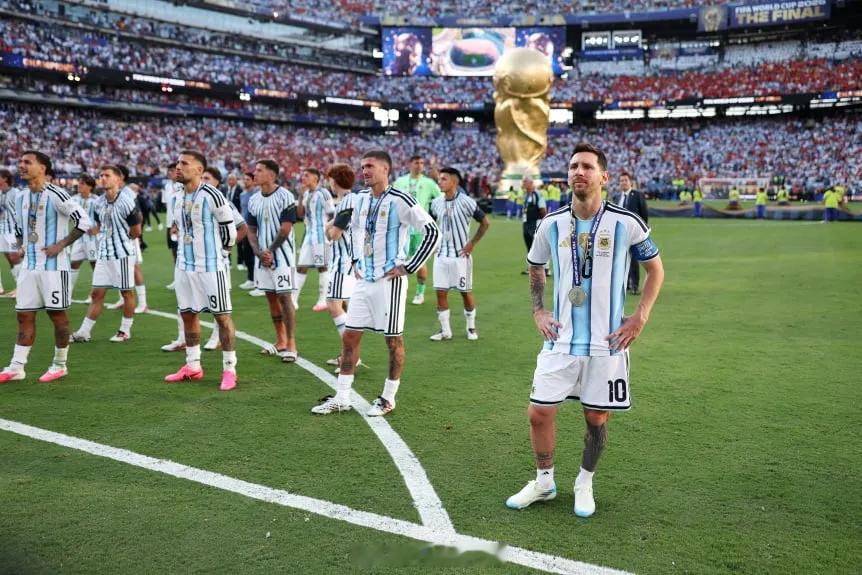 阿根廷球迷俱乐部🇦🇷阿根廷记者安德列斯-布尔格认为 ：“现在很多媒体患了恐惧