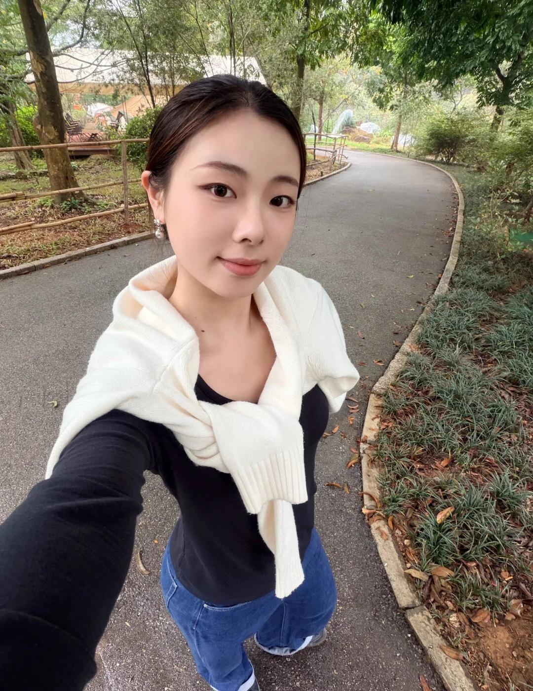 南宁·爬山
好大的景区啊哈哈哈哈
又是爬坡爬山的一天
	
建议北门进
不要坐小火