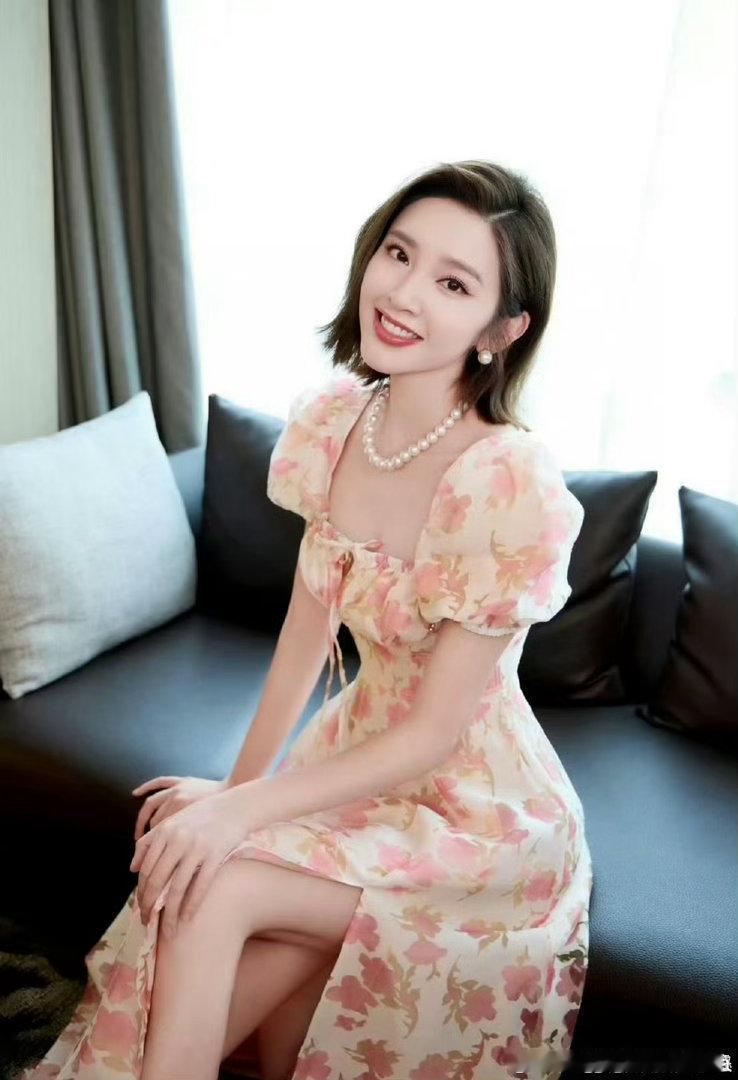 还以为唐艺昕又唱烫嘴rap了 看到唐艺昕开口的瞬间，DNA动了——不会又是那段让