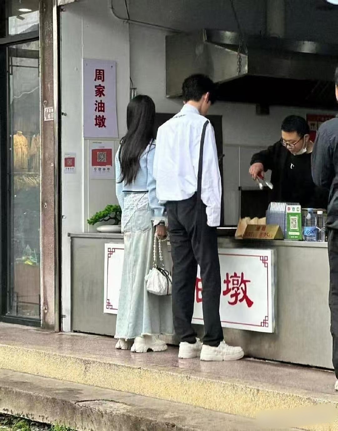 难哄拍早啦，这才是我理想中温以凡和桑延的样子，太贴合我心中所想了 