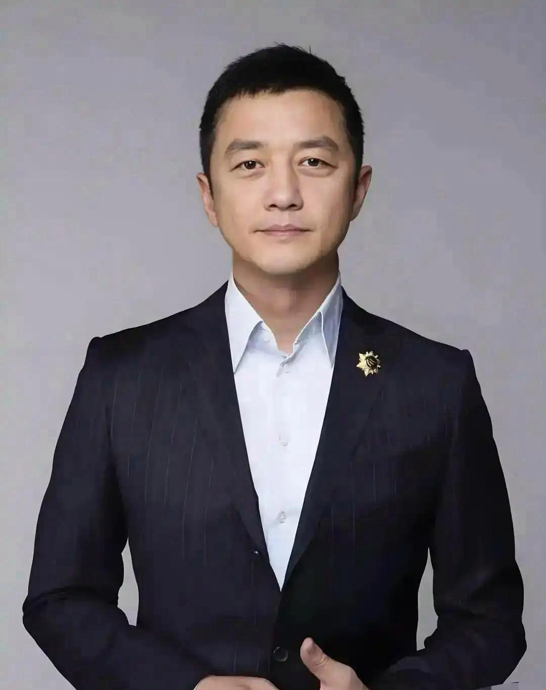 曾经的荧幕男主，深陷巨额债务风波，很多人都在讨论，李亚鹏还能不能真正东山再起。