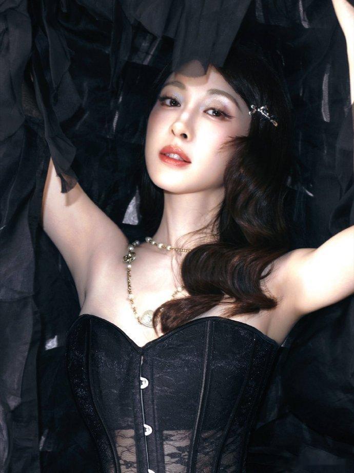 张小婉把宝典丢在北京哪里了 母女俩一唱一和的样子太治愈了！轻松欢乐的互动氛围，直