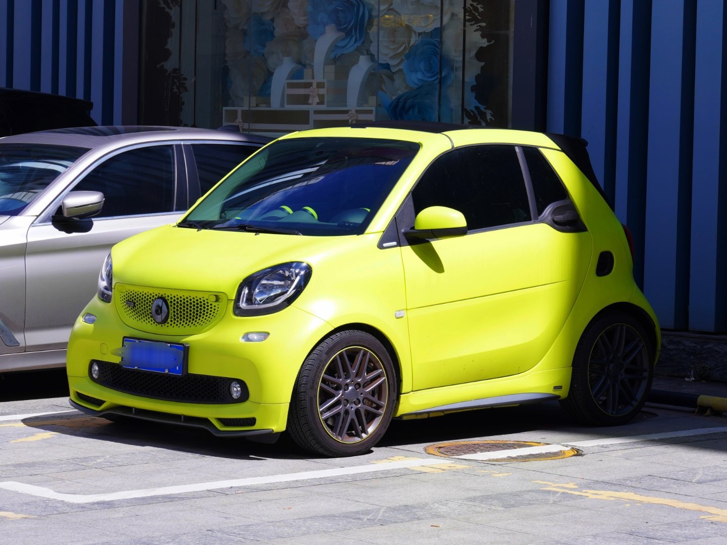 这个车现在二手价格应该不错吧，好看好多车anycar小车当道smart ​​​