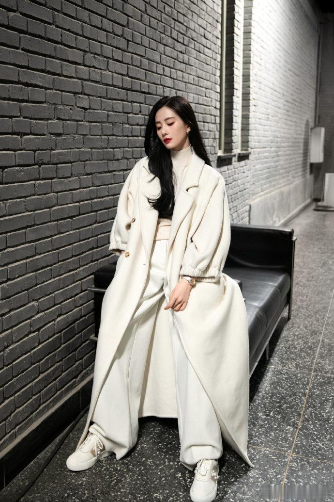 #新浪娱乐[超话]##刘诗诗老公姐版##刘诗诗白衣红唇#刘诗诗白衣红唇我的老公姐