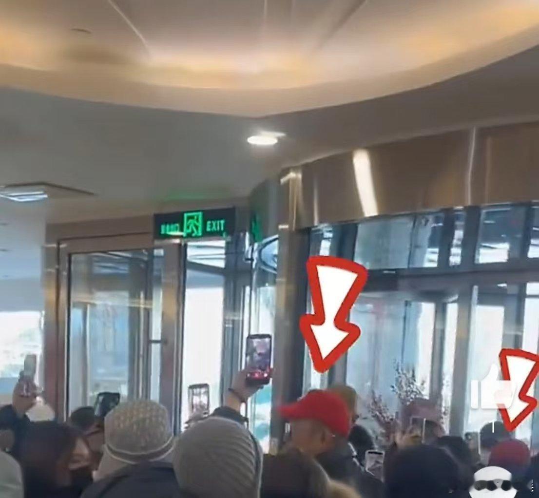 白鹿别挤小林了李昀锐吸引火力白鹿溜走白鹿别挤小林了，哈哈哈啊哈，