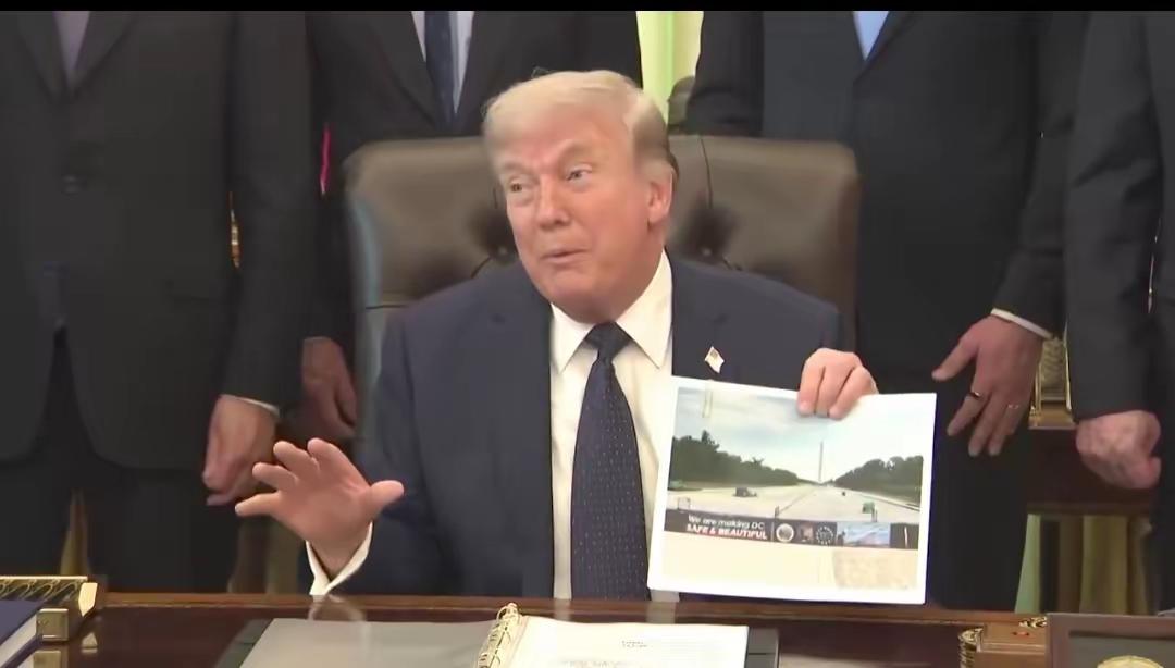 川普愈发膨胀！
川普竟妄图把自己集会的规模与马丁·路德·金发表《我有一个梦想》这