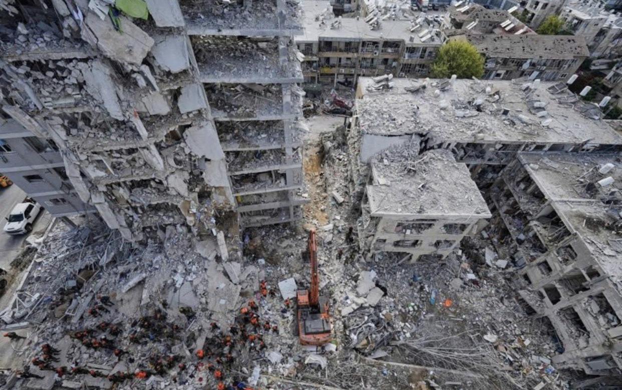 来自伊朗导弹的威力，以色列特拉维夫的拆迁现场。