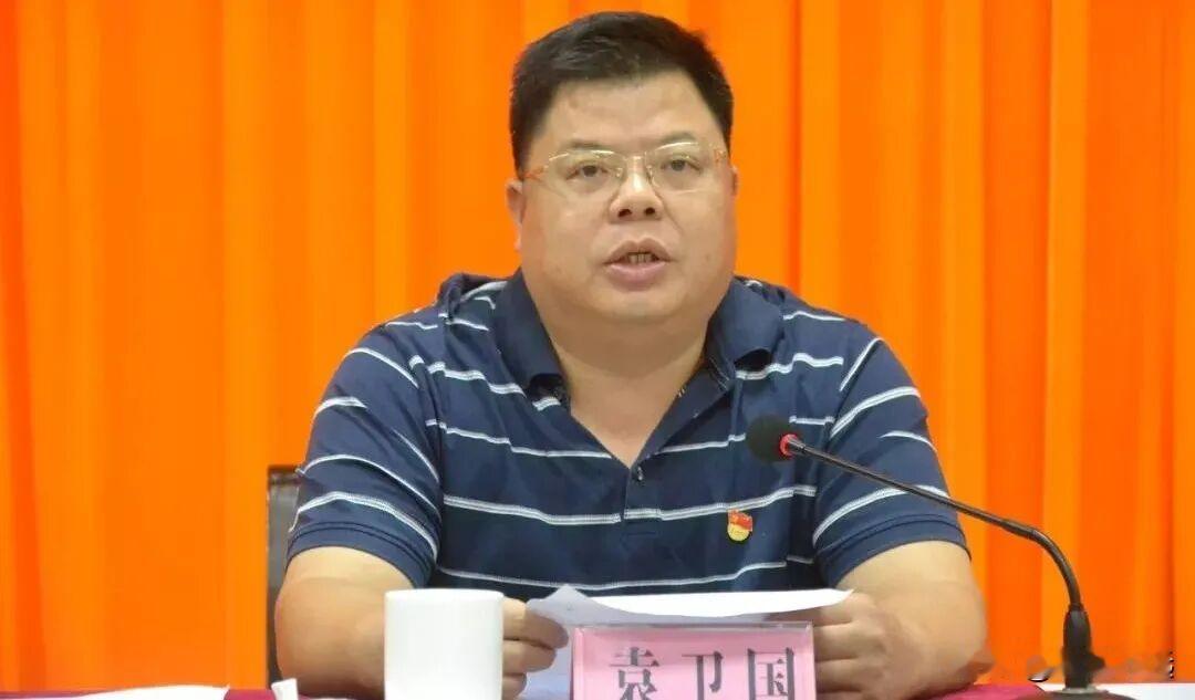 袁卫国上“头条”啦！很惊讶，袁卫国在佛冈县工作多年，突然被很多人熟知，以前很多人