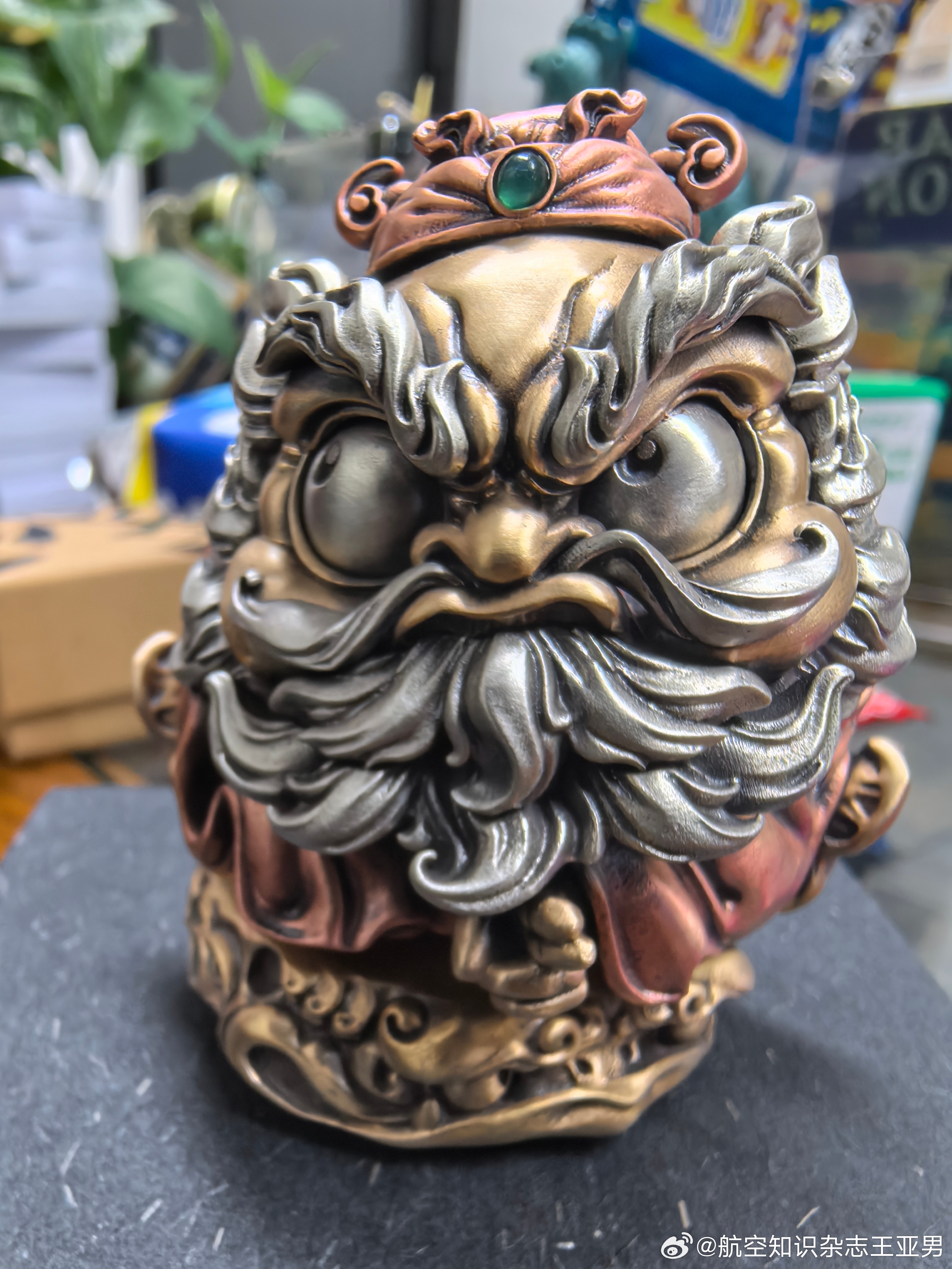 带着萌态的怒相钟馗，怎么看都还是搞笑—— ​​​