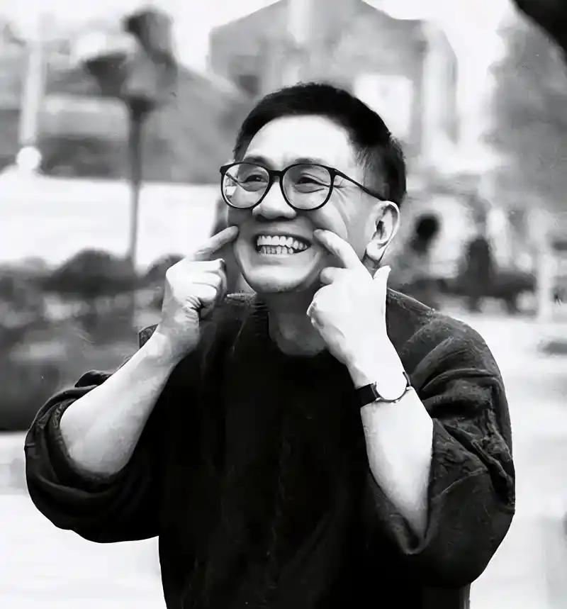 蔡澜说："一定要跟爱酒好色的人交朋友。如果一个人既不爱酒又不好色，要么他没有钱，