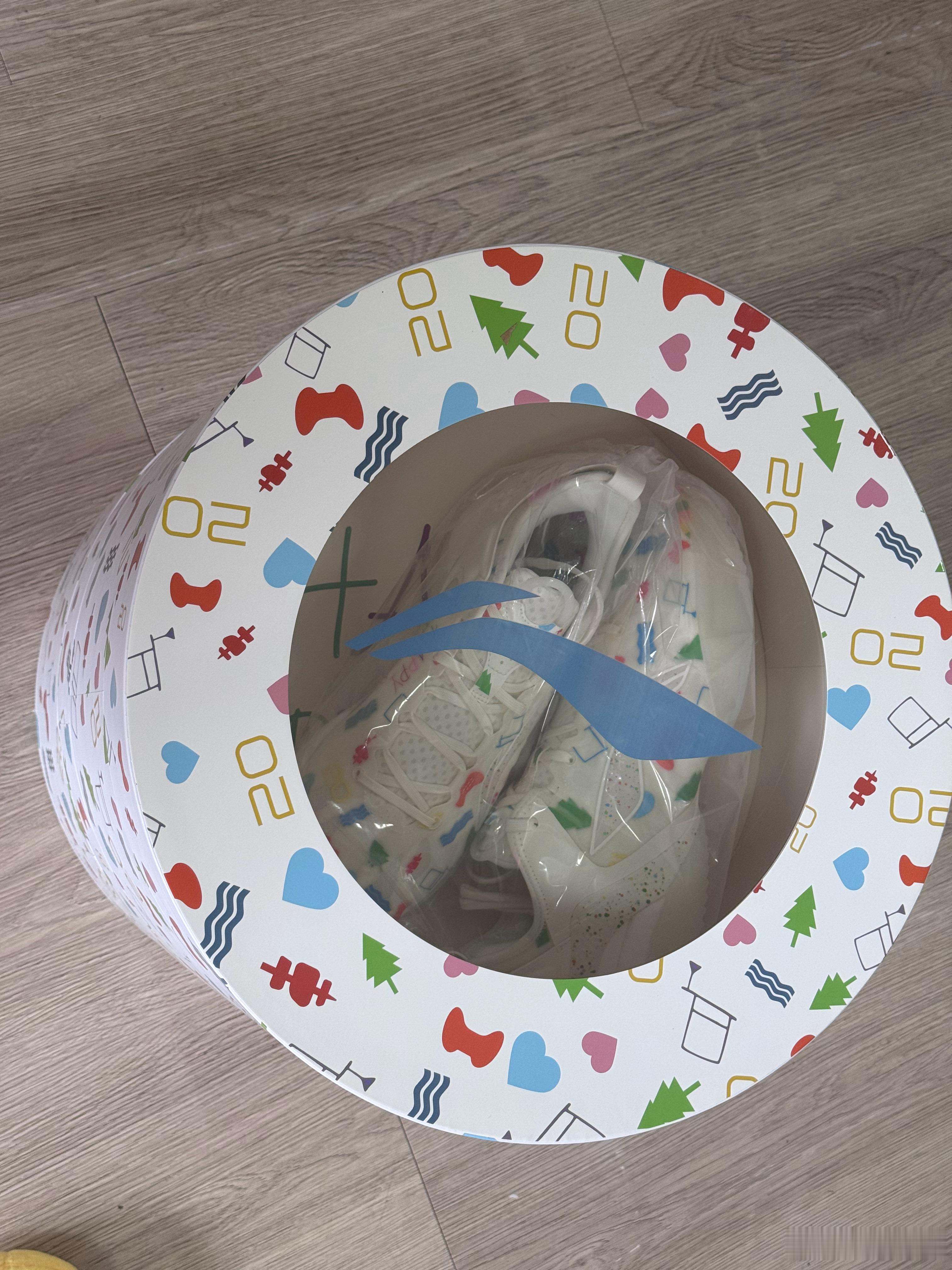 终于回到家里，看到我心心念念的“瀚森生日礼盒”[色][色][色]杨瀚森[超话] 