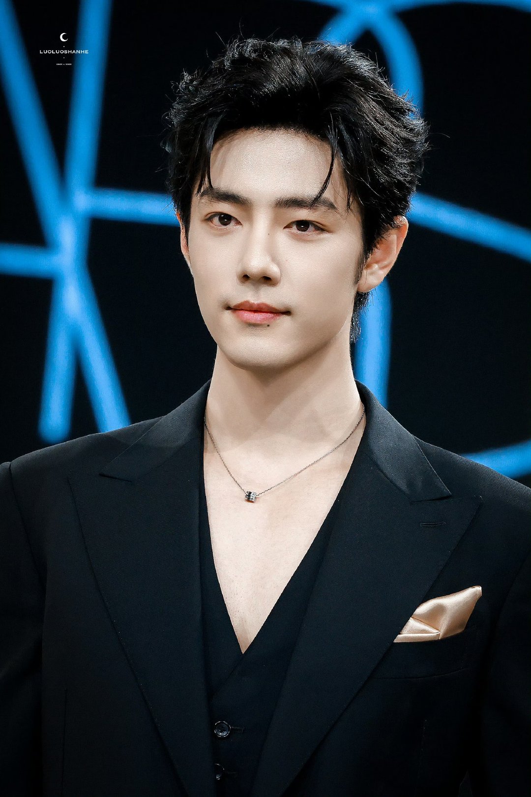 肖战有这样一张权威的脸肖战这张脸就是如此的权威好有说服力的一张脸！ 