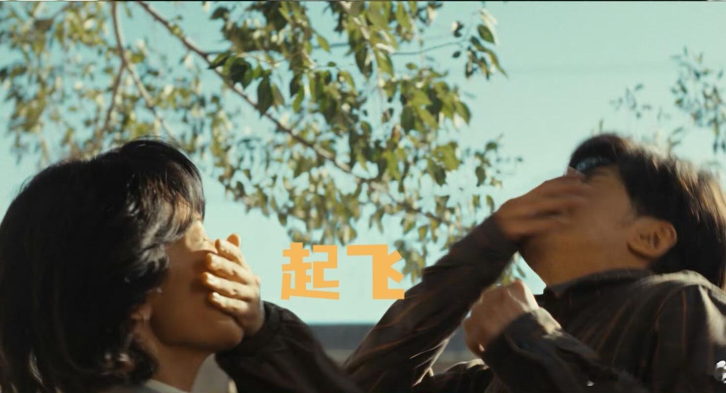 杨紫张哲华吻戏 我可以一旁教你们的 