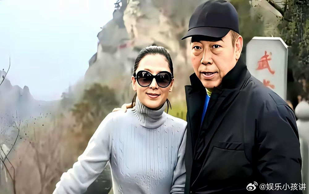 当观众还在吐槽陈飞宇把央视剧里的失忆青年演成呆傻时，74岁的陈凯歌正坐在三亚海景