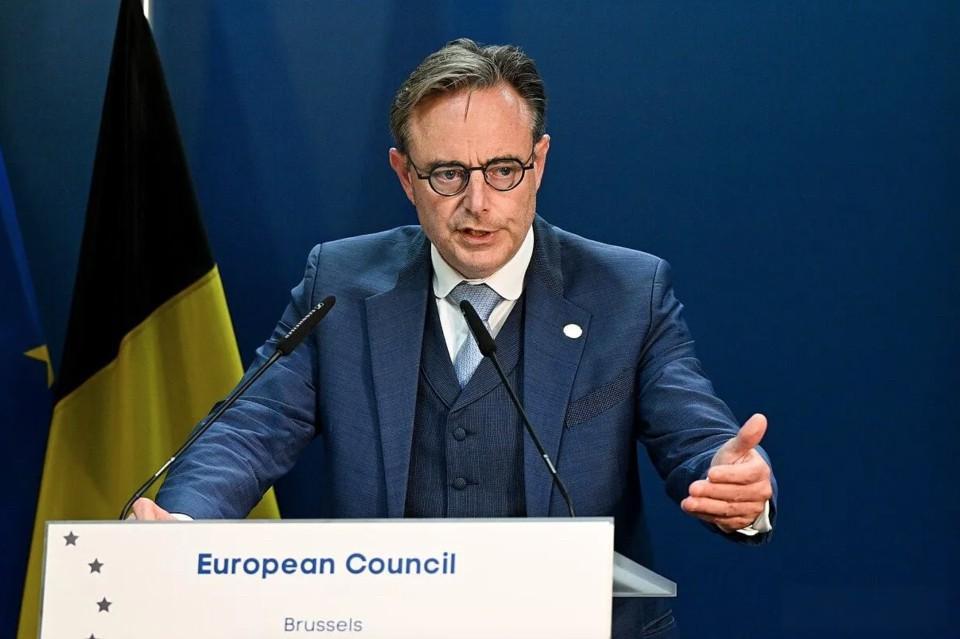 法新社3月23日曝出消息，比利时首相德韦弗专门致信欧盟委员会主席冯德莱恩，公开呼