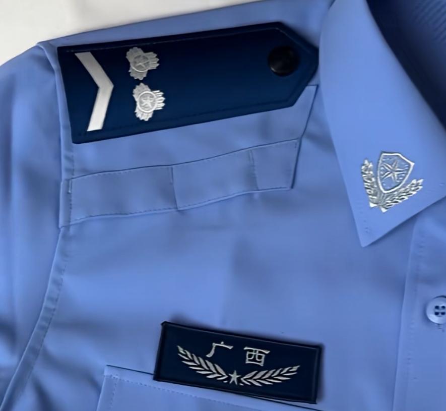 国家移民管理局及其下属机构设有辅警岗位，通常称为“边境管控专职辅警”等。

他们